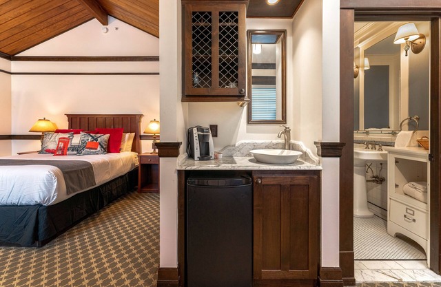 The Landing 202 Queen Suite with Downtown View