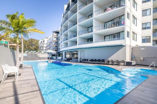 The Landmark unit 405 Resort style, spectacular water views, lift, linen, pool, games room, port-a-cot and highchair.