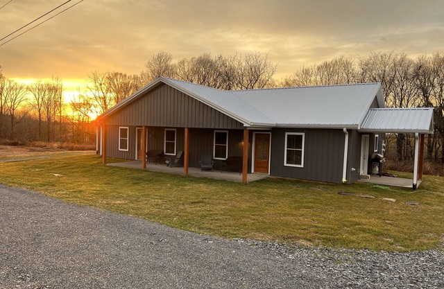 The Last Cast lake rental * Unit A**1/4 mile from State Dock!