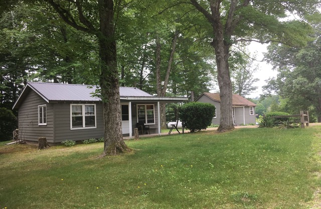 Deux cabines vintage et une toute petite maison
