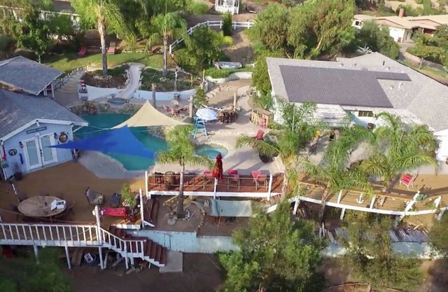 Atmosphère de villégiature avec de belles vues; une oasis pour échapper à la mêlée
