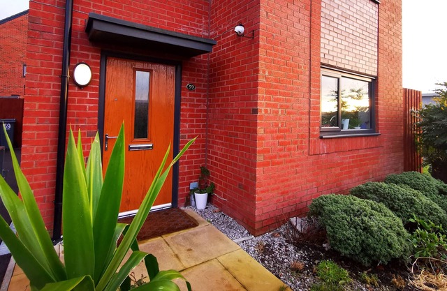 The Lawnswood - Charming 4Bed House 10 mins to Manchester City Centre
