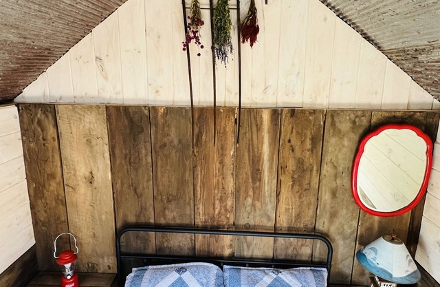 The Lea - tiny cabin in cow pasture