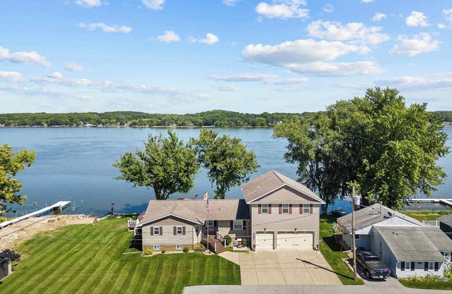 The LeClaire Driftwood Retreat on the Mississippi River!