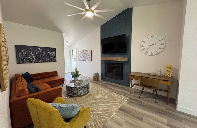 - The Lemon Drop - only 2 minutes to historic downtown Eagle!