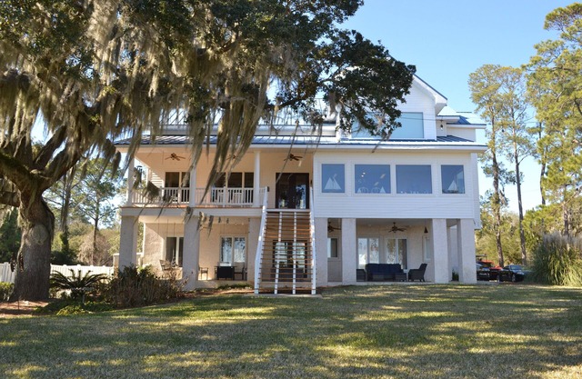 The Lighthouse at Sunbury w/ Deep Water Private Dock for your Boat