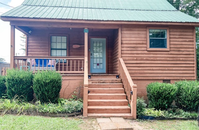 The Lilly Pad Getaway in the middle of Pickwick