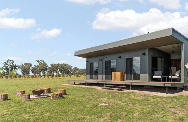 The Linburn Cottage of luxury Wine, relaxation and country charm.