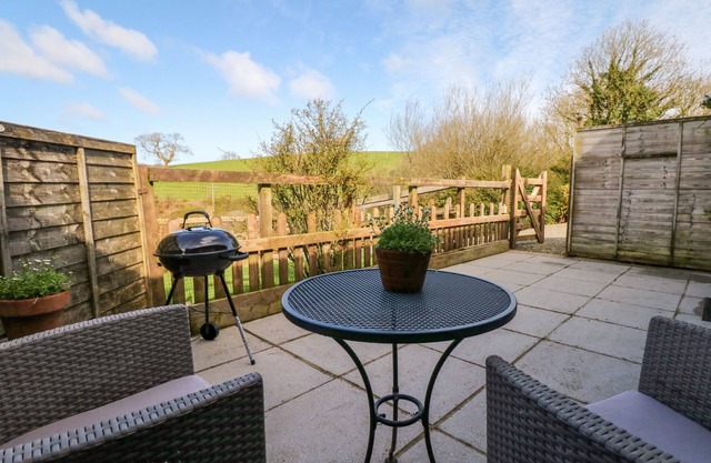 THE LINHAY, pet friendly, character holiday cottage in West Down