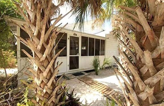 The Linley Bungalow - Casa de la piscina en el pueblo de Longboat Key. A pie de restaurantes y de la playa!