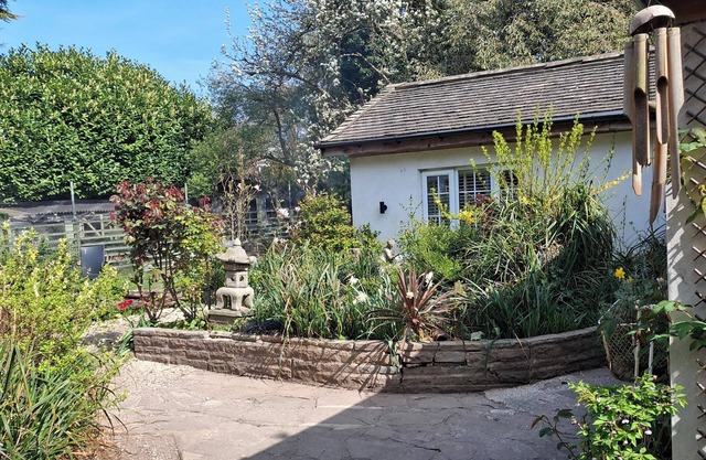 The Little House in Hull A pet friendly Sanctuary in the City