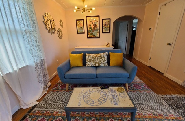 The Little House // Stylish & Cozy ~ 2 mi from Mayo Clinic