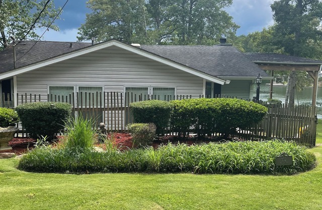 La Petite Maison Blanche sur Blue Heron Slough