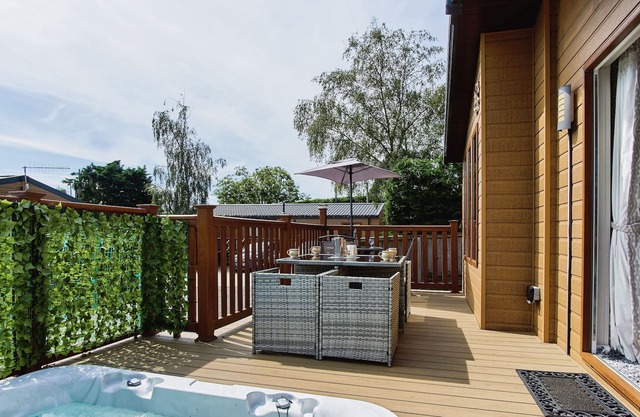 The Lodge - a cabin that sleeps 6 guests in 3 bedrooms