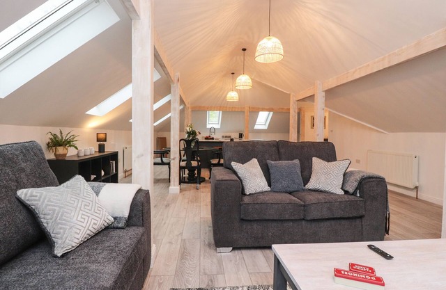 THE LODGE AT BRIDGEWAY, pet friendly, with a garden in Whalley