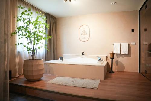 The Lodge Bed & Wellness Oisterwijk Sauna, Jacuzzi, Luxury