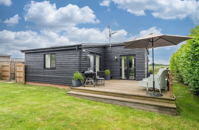 Dog friendly luxury cabin in the Norfolk countryside