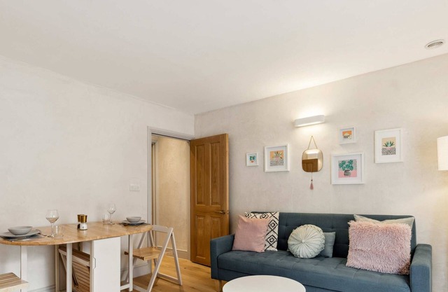 The Loft - 1 Bed Luxury Apartment with Bathtub