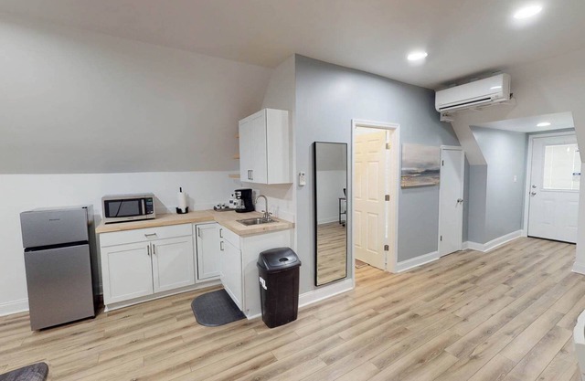 The Loft, A Cozy Northshore Studio just minutes from Downtown!