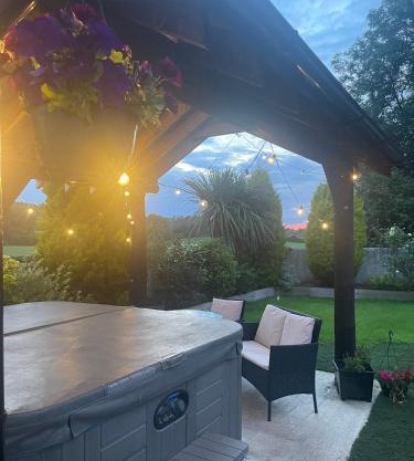 The Loft at Rock Cottage with hot tub
