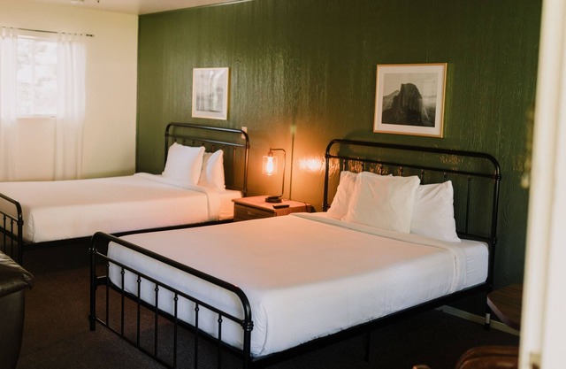 The Long Barn Lodge - Double Queen Room with Sofa Sleeper