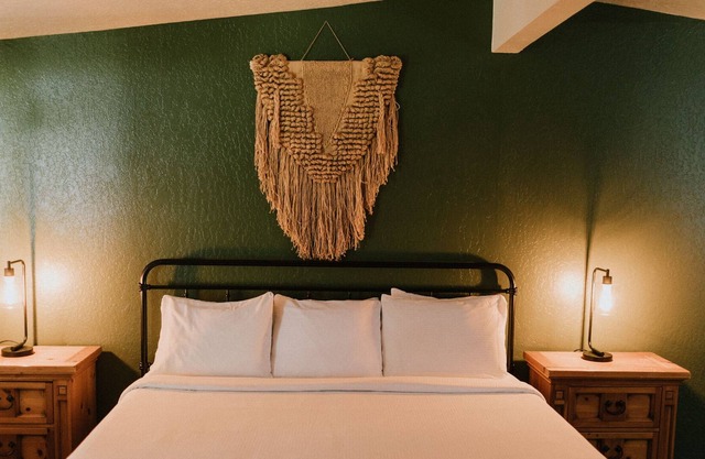 The Long Barn Lodge - King Room
