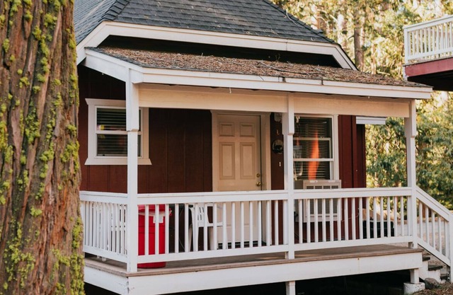 The Long Barn Lodge - Luxury Cabin L