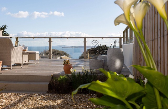 Réduction pour les nouveaux propriétaires cet été. Maison incroyable, vue imprenable sur la mer et parking.
