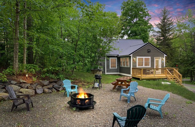 The Loon's Nest (Close to Moosehead Lake!)