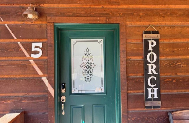 Stay at The Loose Moose Lodge 5