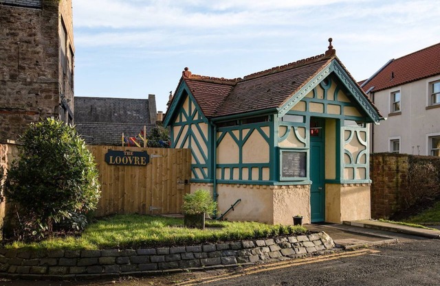 THE LOOVRE - A Grade II listed unique tiny holiday home in Berwick-upon-Tweed