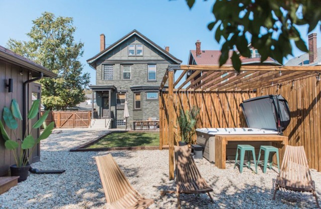 The Lounge- Heated Private Bar, Hot Tub, Fire Pit, Sleeps 14