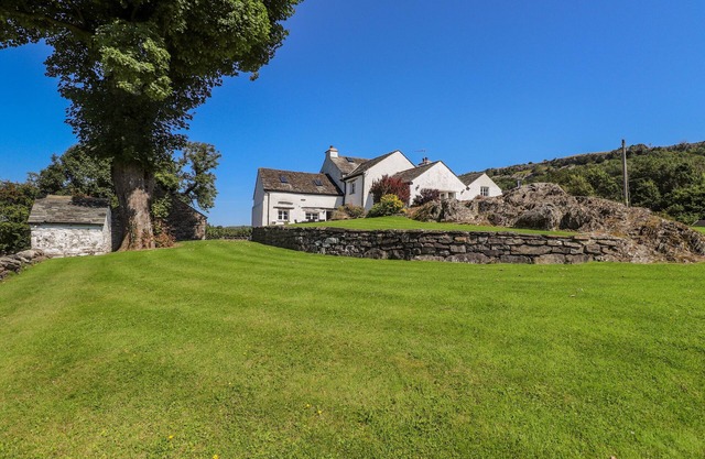 THE LOW HOUSE, pet friendly, with open fire in Kendal