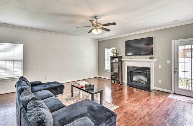NEW! ‘The Lucas:’ Cheery House w/ Fenced Backyard!