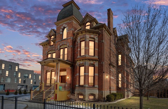 The Lumber Baron's Downtown Mansion 3BR/2.5BA Top Floor Penthouse