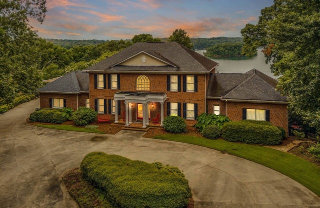 Bienvenue à "Chateau Mountain View" Une luxueuse maison privée avec vue sur le lac et le mont