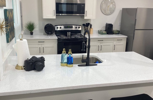 The Luxe! 3 bedroom 1 bath