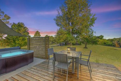 The Luxe/Hot Tub/On Bright Leaf Golf Course