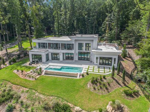 The Luxe Waterside Retreat