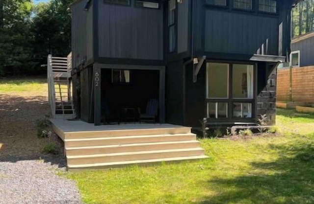 The Mac House - With a Hot Tub!