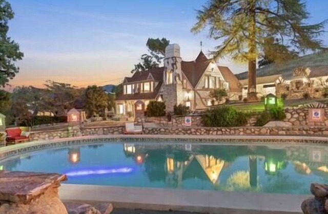 The Magic Castle - Six Flags, Gorgeous Getaway