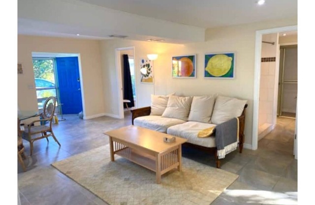 The Mango Cottage: Bright, Cozy, Great Location