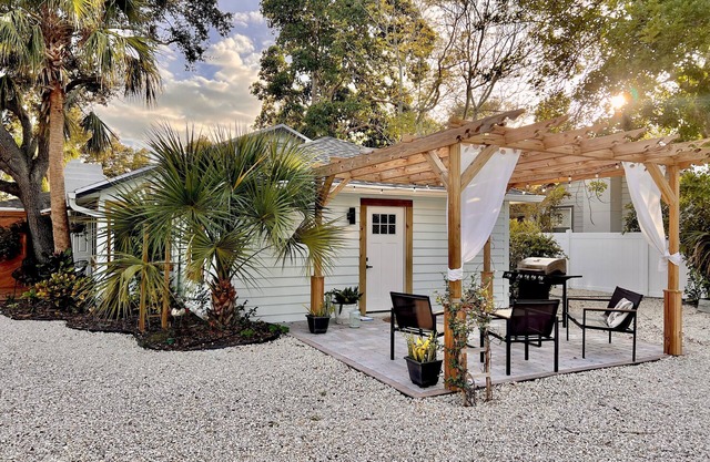 The Mango House Cozy Beach Cottage