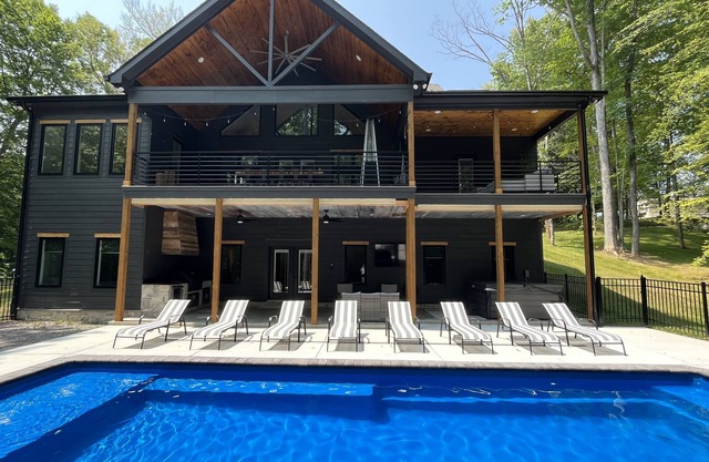 The Manor @ Center Hill Lake w/ private pool