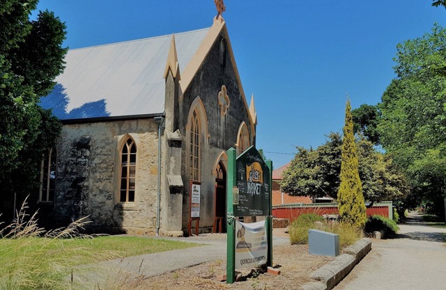 Le Manse Beechworth. EMPLACEMENT EMPLACEMENT ......