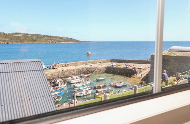 THE MARINERS, family friendly, country holiday cottage in Coverack