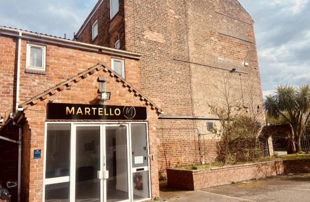 Martello Hotel in Hull
