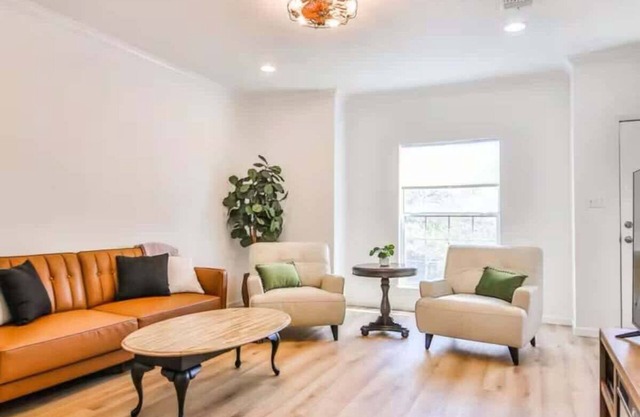 The Matador Flat - 2BR/2.5BA - Sleeps 6