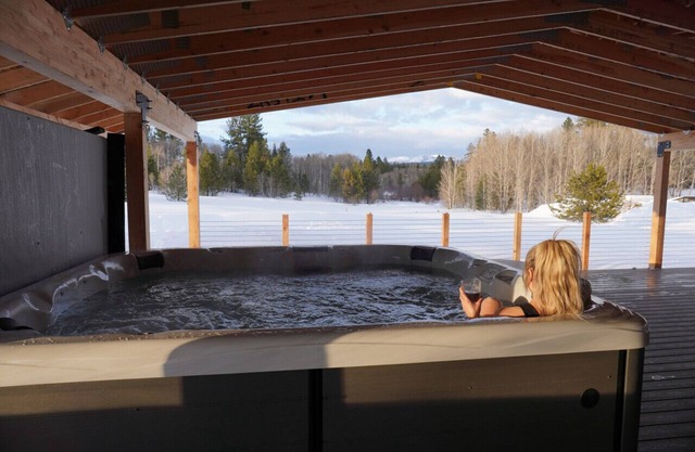 The McCall House- Hot Tub, A/C, Huge Covered Patio