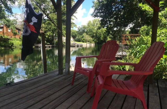 Mermaid Landing à Pirate Cove, une retraite en bord de mer!